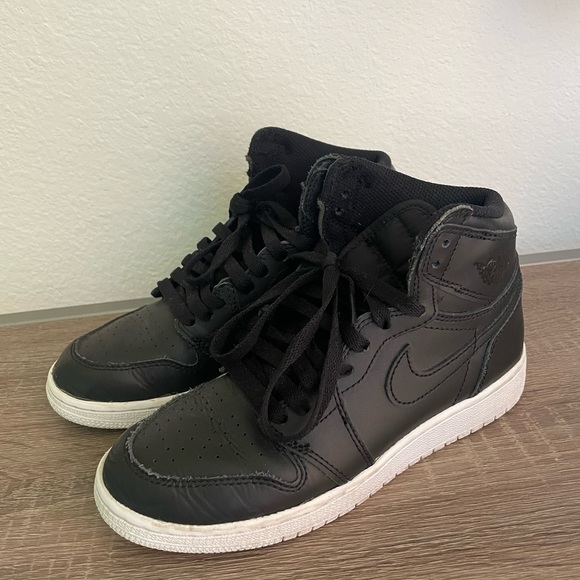 Jordan 1 high size 4.5Y - Picture 3 of 5